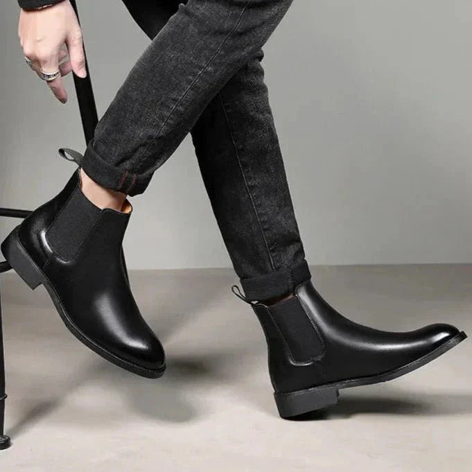 Bota Masculina de Couro Elegance - Conforto e Estilo para o Inverno